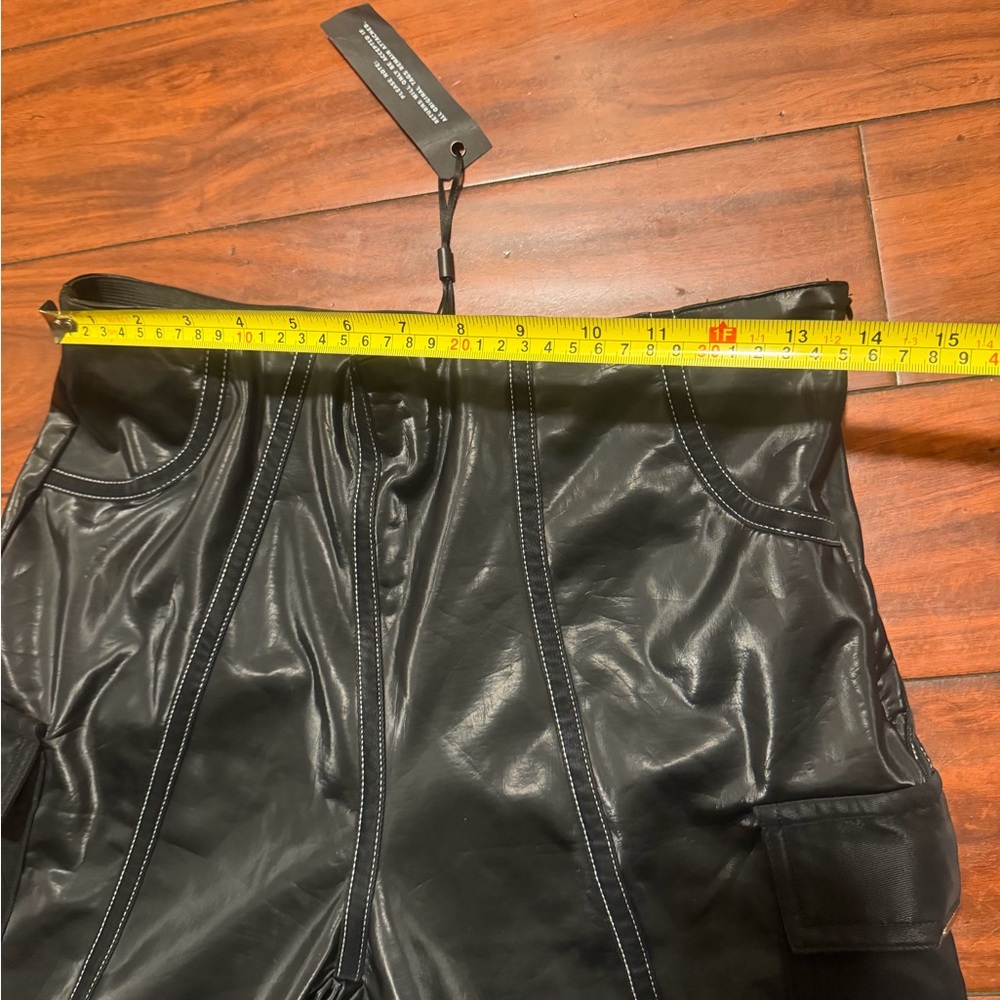 Maniere De Voir Black Faux Leather Cargo Bike Shorts with Side Pocket - Picture 5 of 10